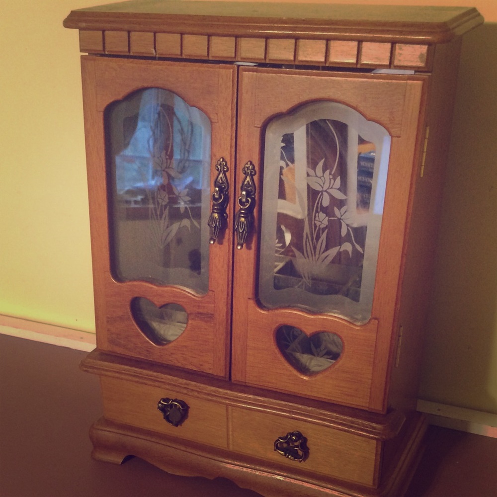 Jewelry box